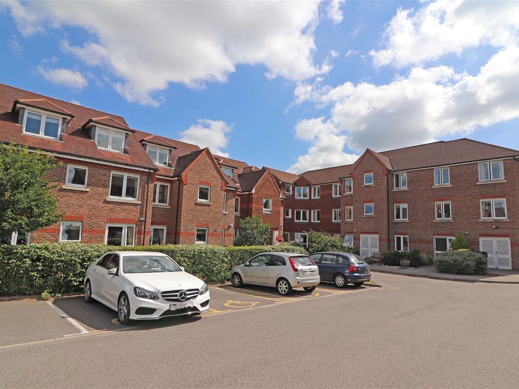 1 bed property for sale in London Road, Redhill RH1, £125,000
