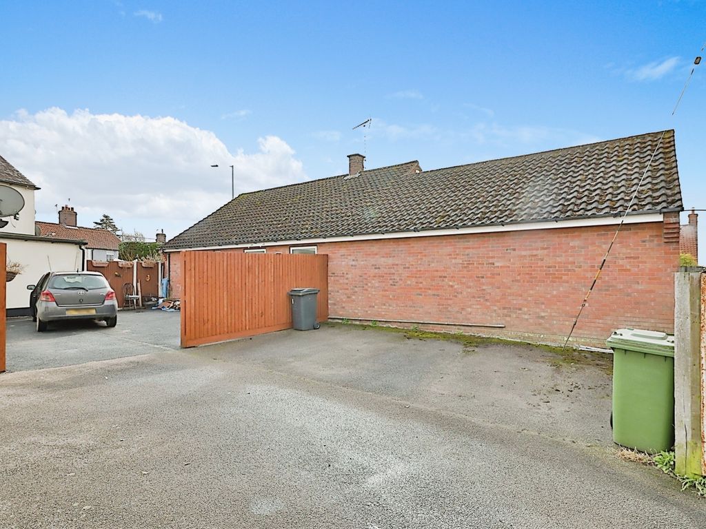 3 bed end terrace house for sale in Mill Lane, Swaffham PE37, £160,000