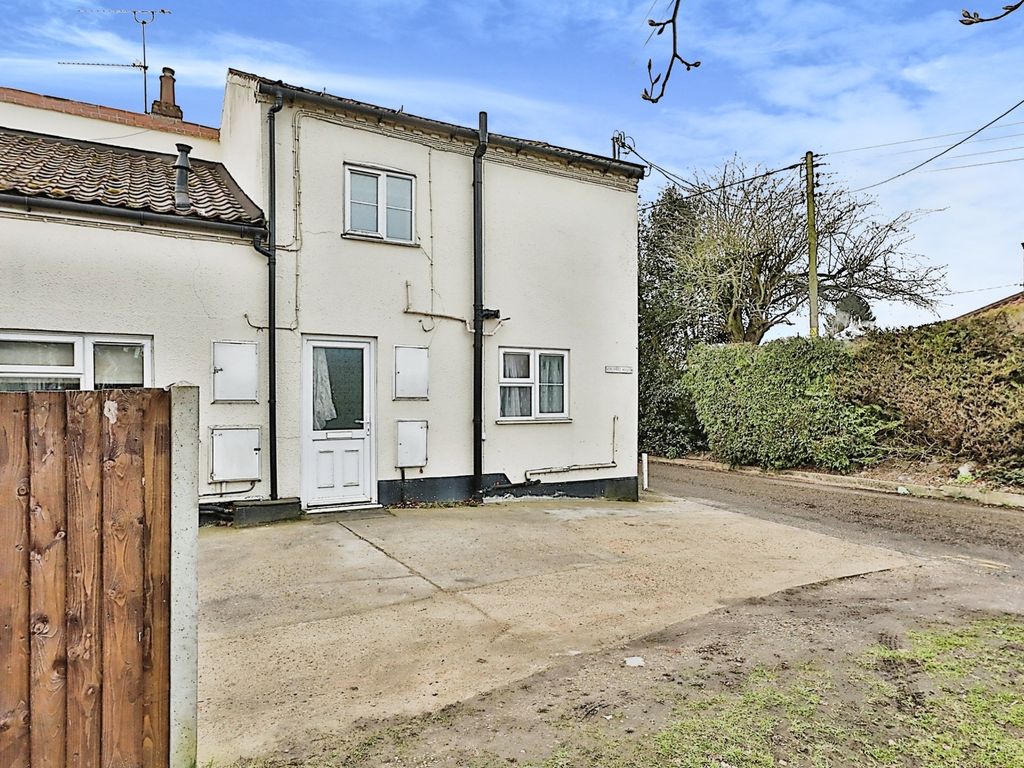 3 bed end terrace house for sale in Mill Lane, Swaffham PE37, £160,000