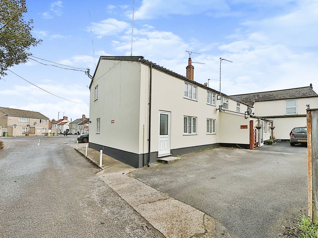 3 bed end terrace house for sale in Mill Lane, Swaffham PE37, £160,000