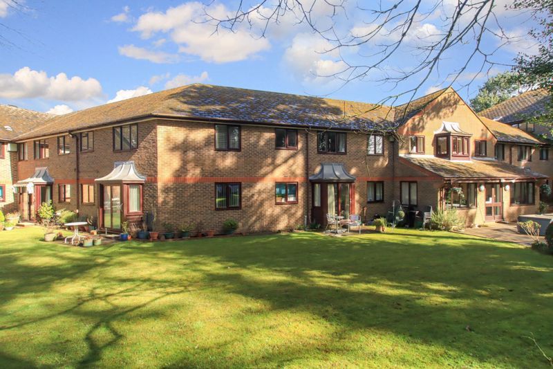 1 bed flat for sale in The Furlong, King Street, Tring HP23, £220,000