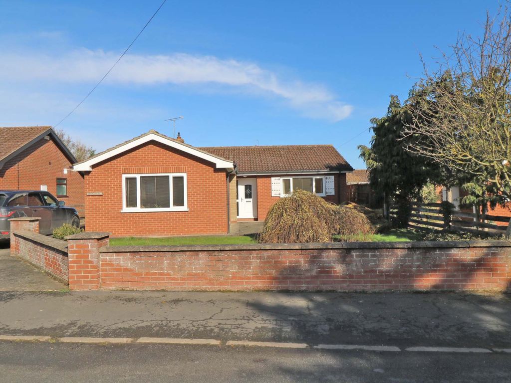 3 bed detached bungalow for sale in Belton Road, Beltoft, Doncaster DN9, £280,000