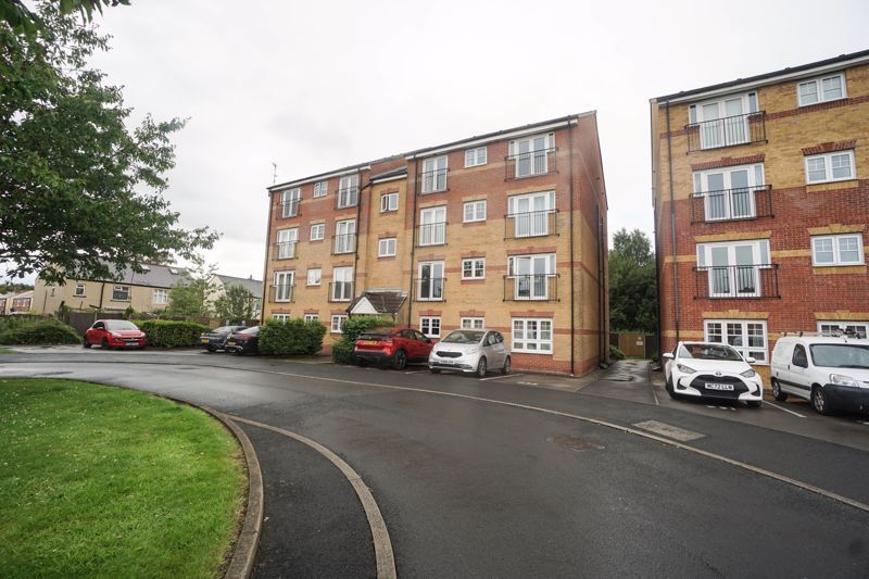 2 bed flat for sale in Everside Close, Walkden, Manchester M28, £105,000