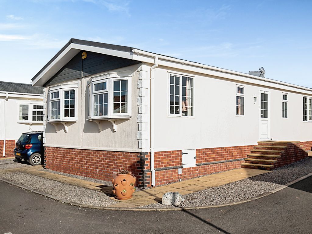 2 bed mobile/park home for sale in Spinney Close, Lighthorne, Warwick CV35, £190,000