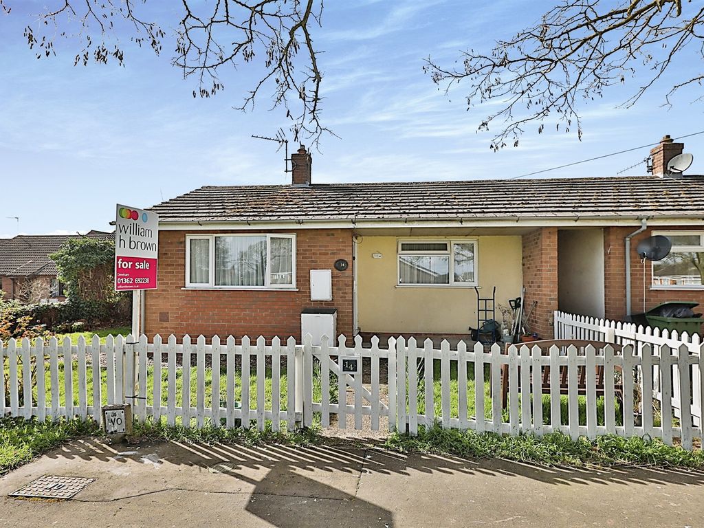 1 bed semi-detached bungalow for sale in Featherstone Court, Dereham NR19, £160,000