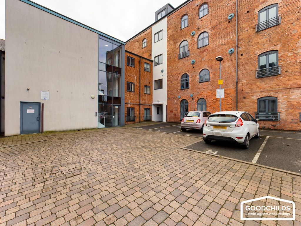 1 bed flat for sale in Wolverhampton Street, Walsall WS2, £100,000