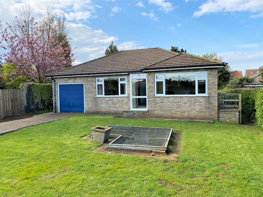 2 bed detached bungalow for sale in Hydeaway, Barrowby Road, Grantham NG31, £248,000