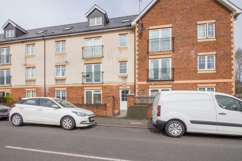 2 bed flat for sale in Tregwilym Road, Rogerstone, Newport NP10, £140,000