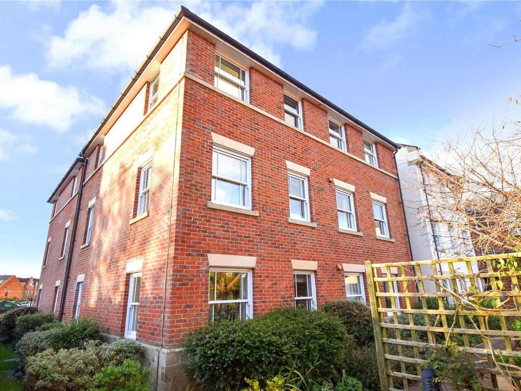 2 bed flat for sale in New Park Street, Devizes, Wiltshire SN10, £220,000