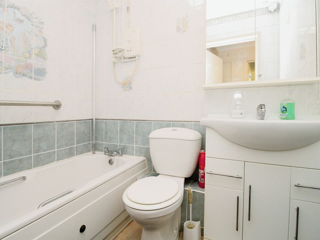 1 bed flat for sale in Danescourt Way, Llandaff, Cardiff CF5, £90,000