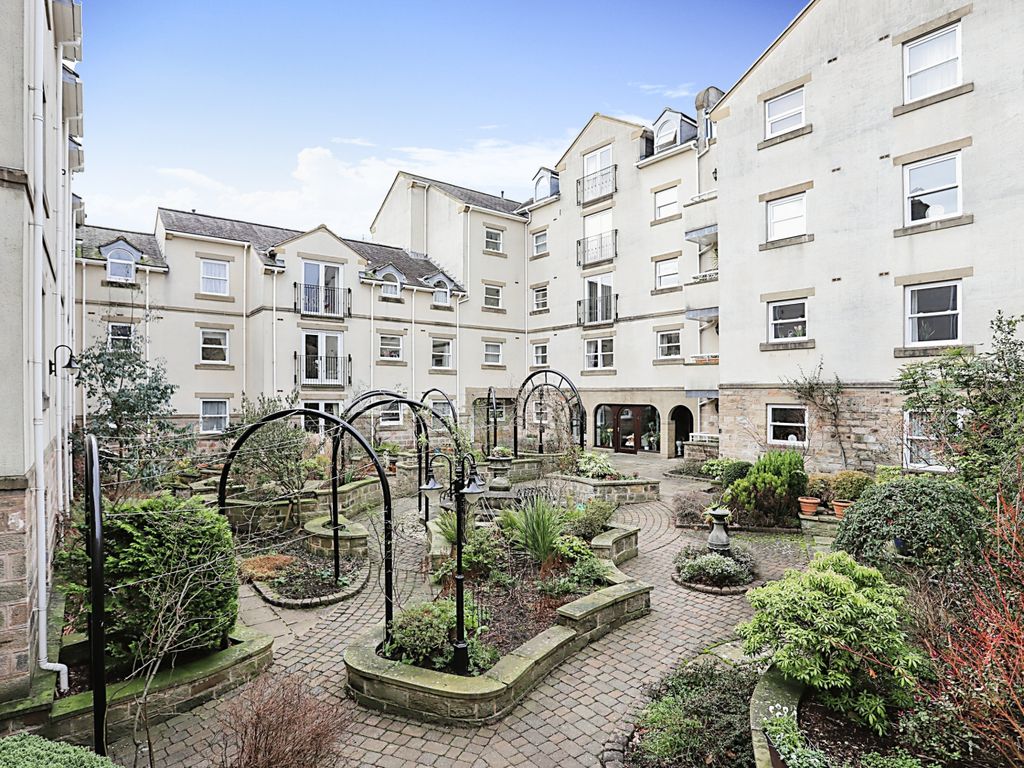 1 bed flat for sale in Church Square, Harrogate HG1, £117,500