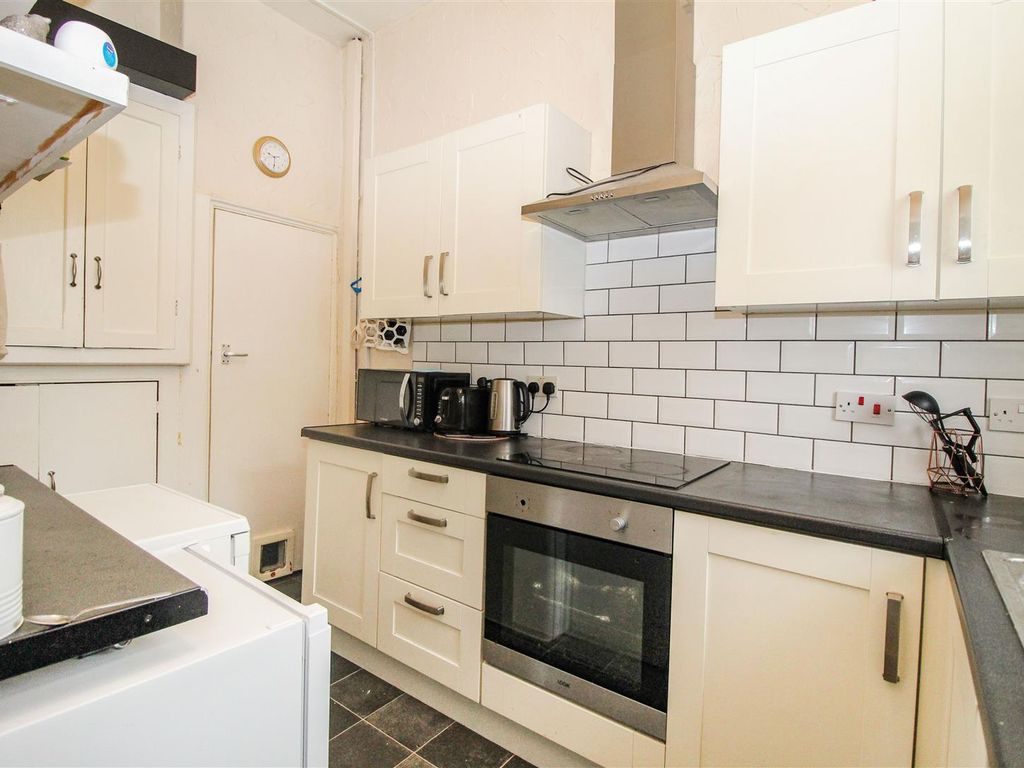 2 bed end terrace house for sale in St. Stephens Road, Bradford BD5, £69,995