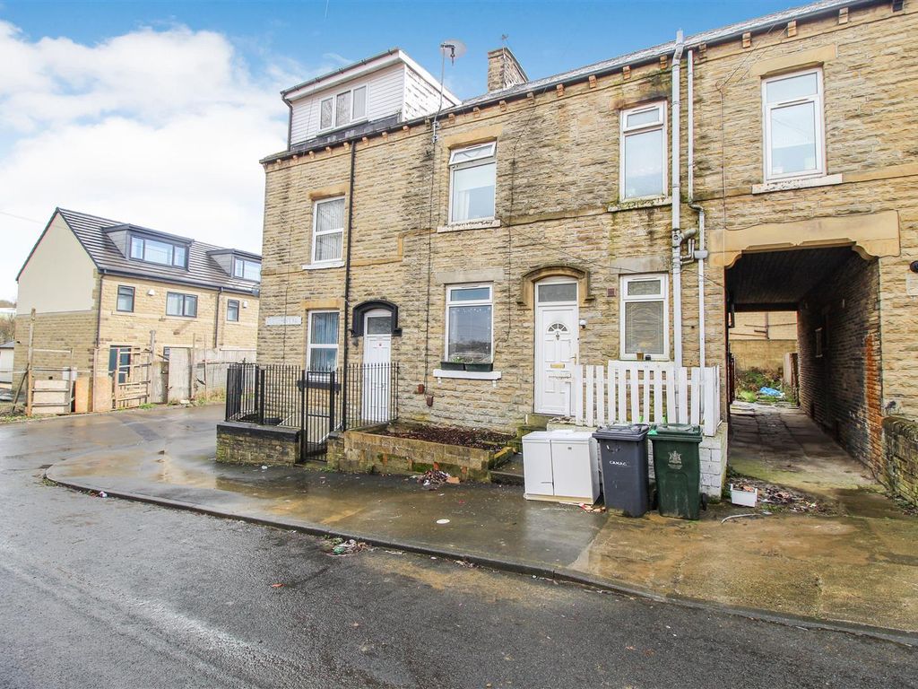 2 bed end terrace house for sale in St. Stephens Road, Bradford BD5, £69,995
