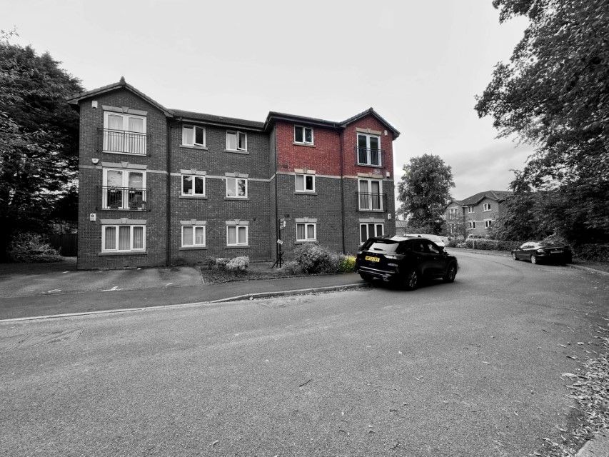 2 bed flat for sale in Thurlwood Croft, Bolton BL5, £110,000