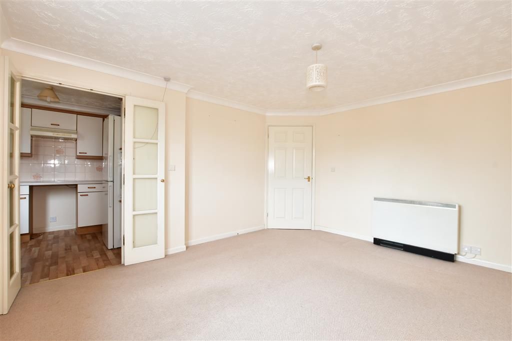 1 bed flat for sale in Gales Drive, Three Bridges, Crawley, West Sussex RH10, £135,000