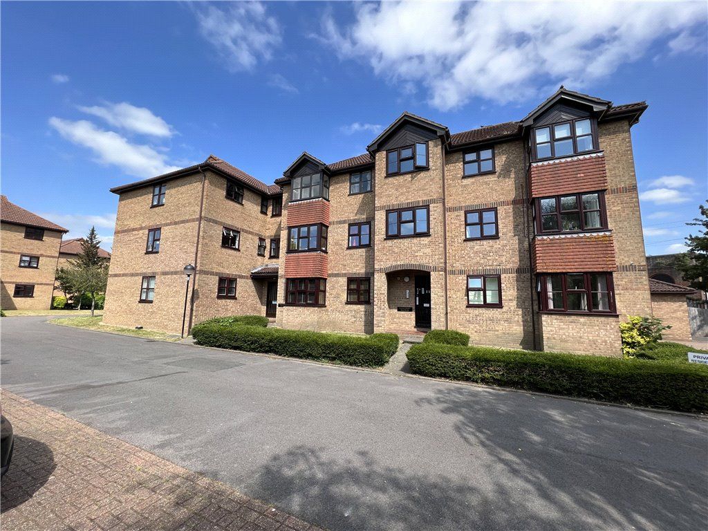 1 bed flat for sale in Swan Court, Mangles Road, Guildford, Surrey GU1, £207,500