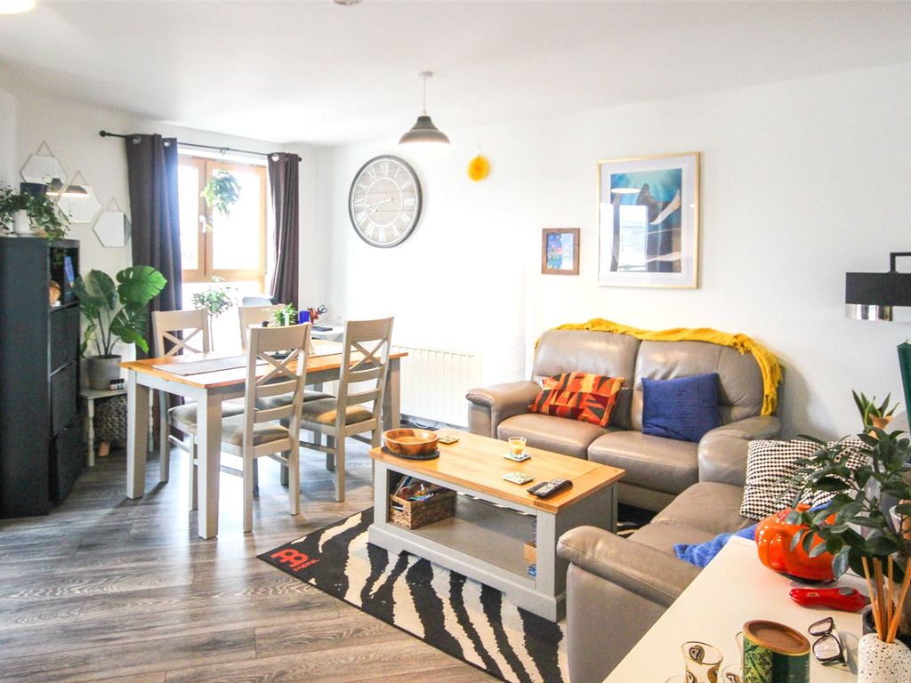 2 bed flat for sale in Barleyfields, Bristol BS2, £260,000