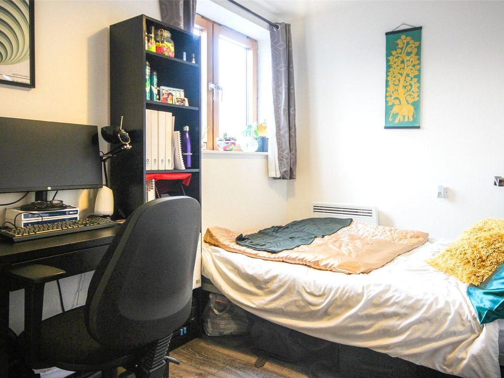 2 bed flat for sale in Barleyfields, Bristol BS2, £260,000