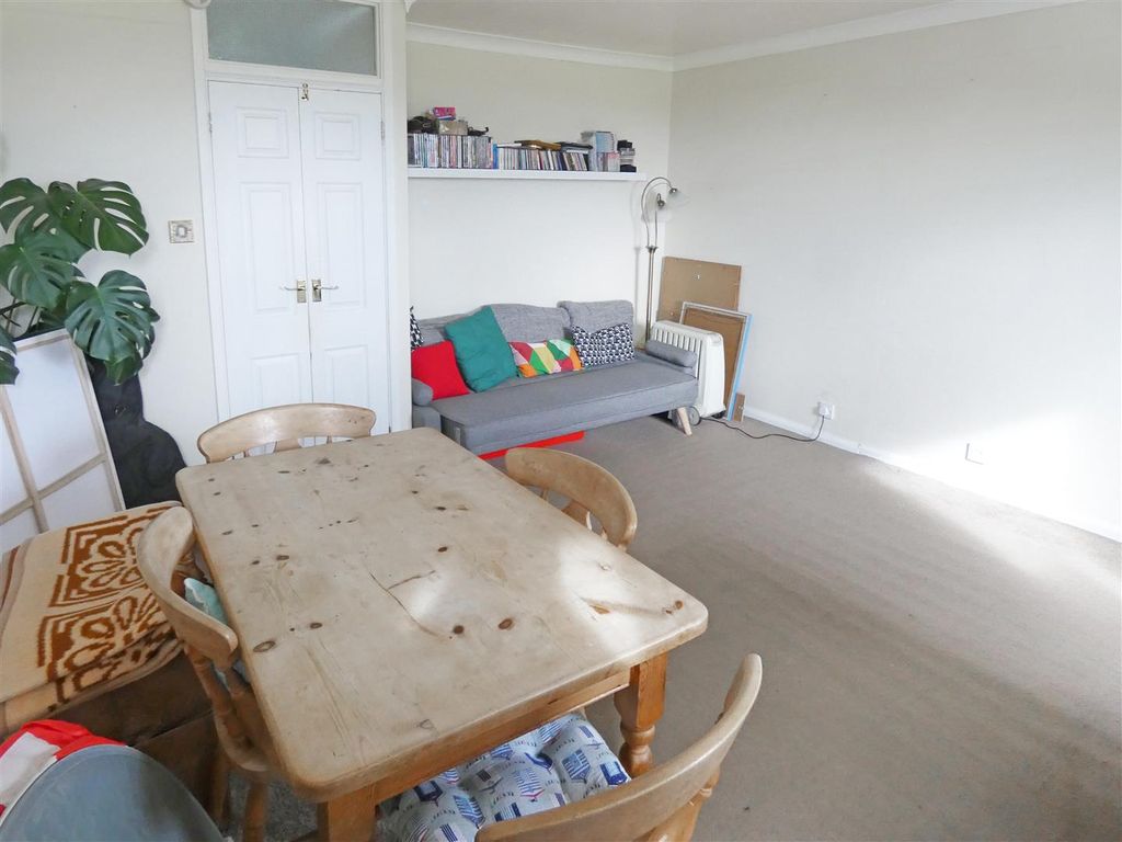 1 bed flat for sale in South Terrace, Littlehampton BN17, £160,000