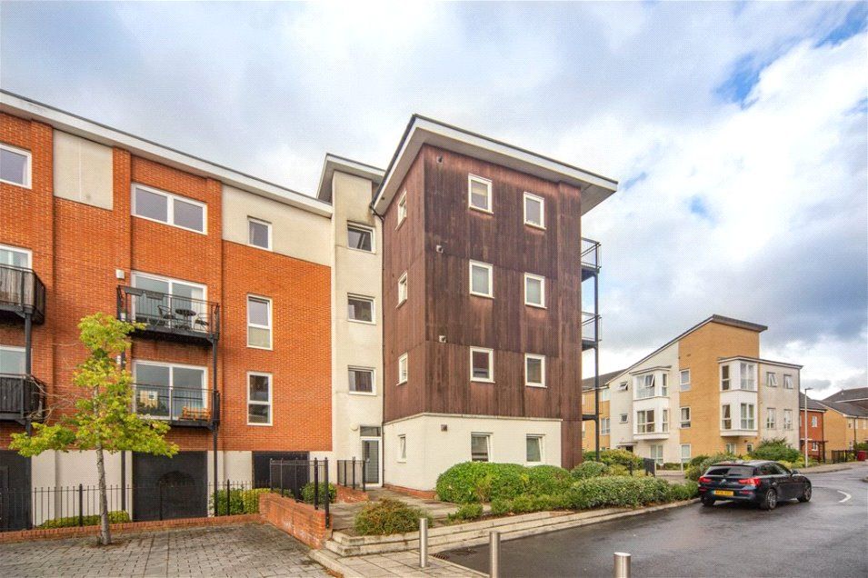 2 bed flat for sale in Tean House, Havergate Way, Reading RG2, £190,000