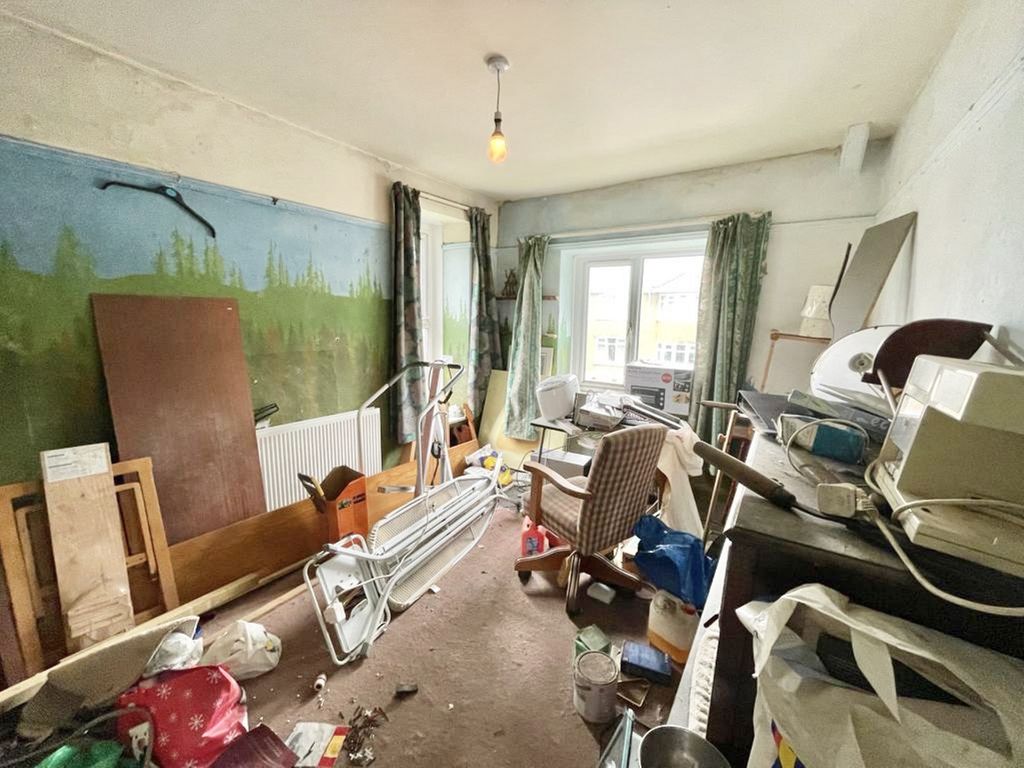 3 bed detached house for sale in Plas Road, Pontardawe, Swansea. SA8, £190,000