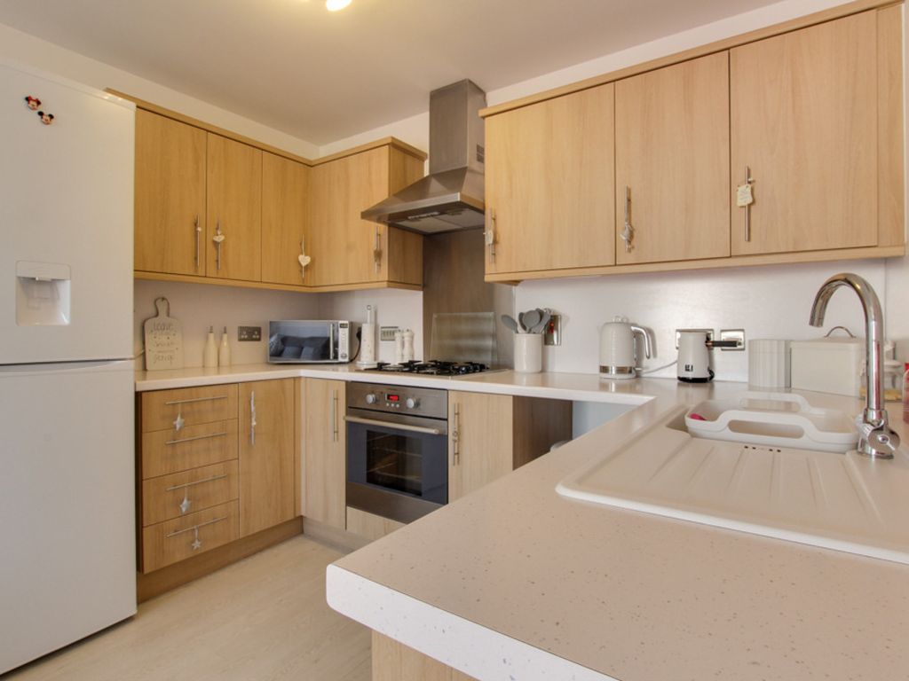 1 bed flat for sale in London Road, Wickford SS12, £200,000