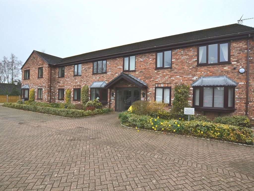 1 bed flat for sale in Sandringham Court, London Road, Holmes Chapel CW4, £90,000
