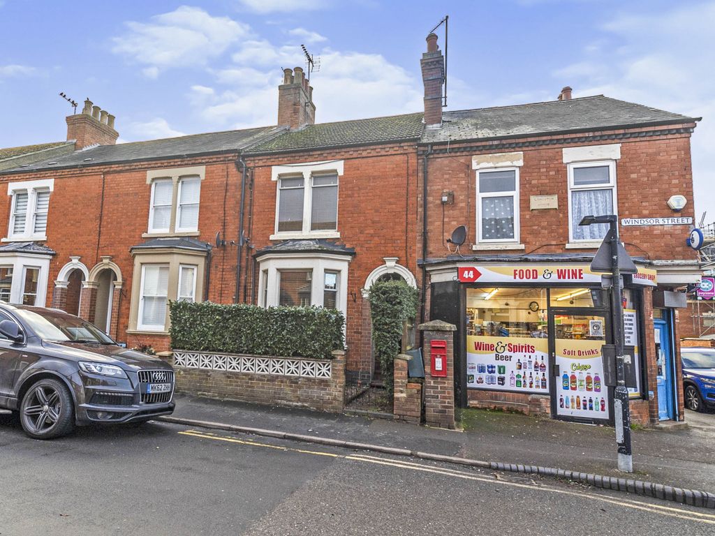 2 bed terraced house for sale in Windsor Street, Milton Keynes MK12, £300,000