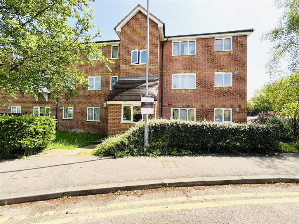 1 bed flat for sale in Brindley Close, Wembley HA0, £250,000