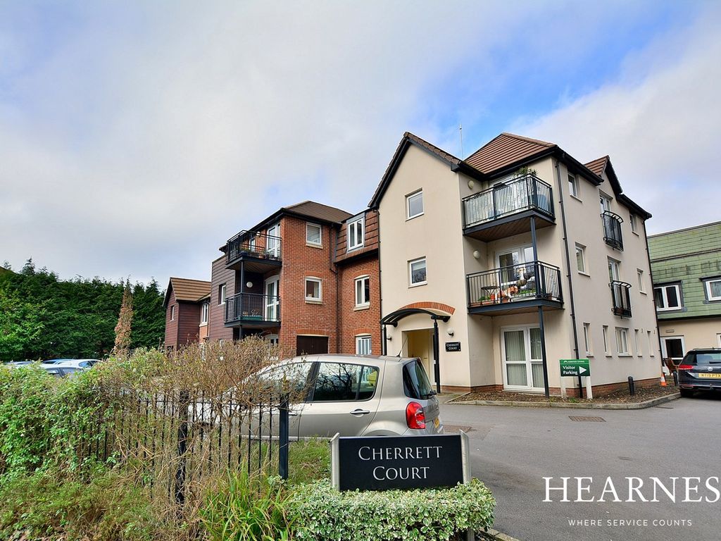 1 bed flat for sale in Ringwood Road, Ferndown BH22, £120,000