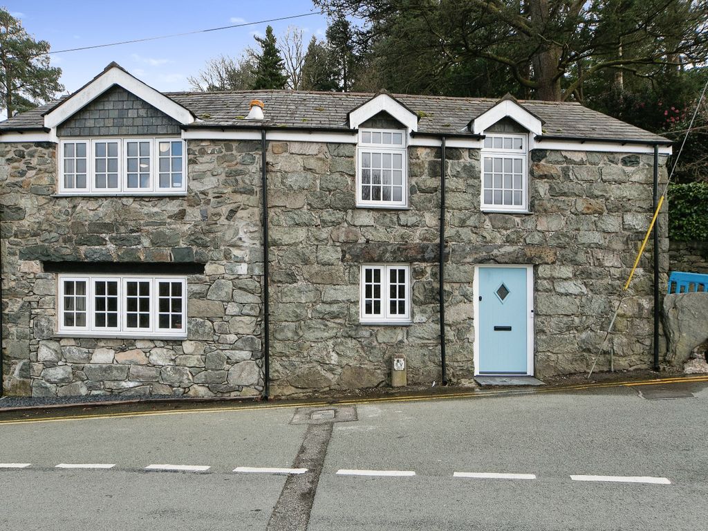 3 bed semi-detached house for sale in Cader Road, Dolgellau LL40, £155,000