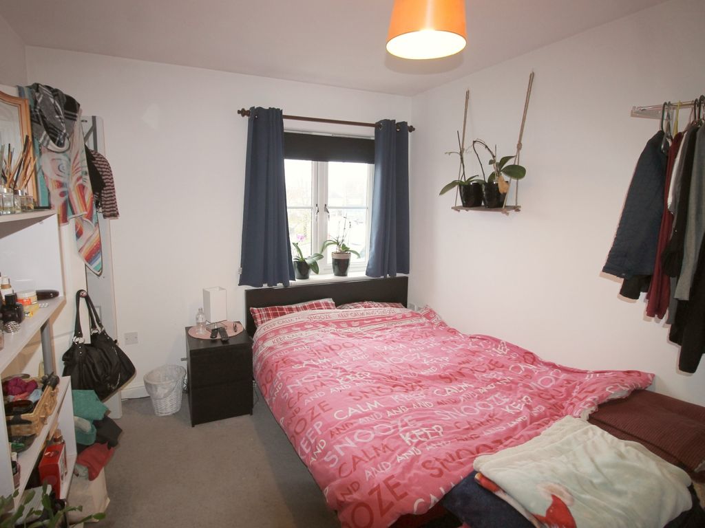 2 bed flat for sale in John Hall Way, High Wycombe HP12, £230,000