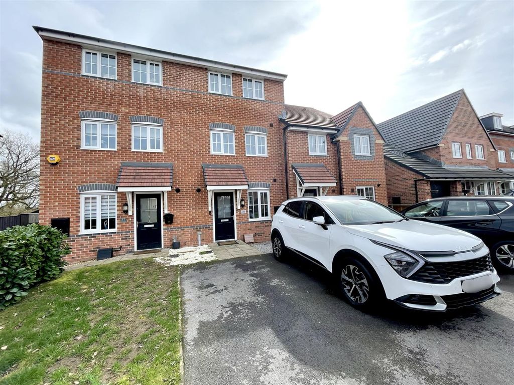 4 bed town house for sale in Comma Road, Sandbach CW11, £270,000