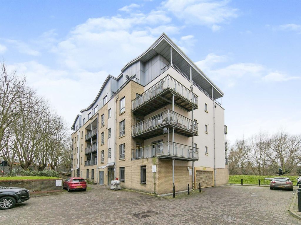 1 bed flat for sale in Yeoman Close, Ipswich IP1, £100,000
