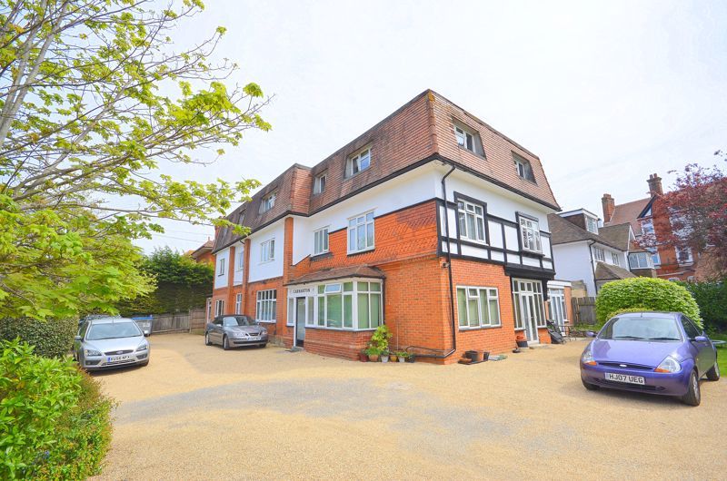 1 bed flat for sale in Percy Road, Boscombe, Bournemouth BH5, £129,950