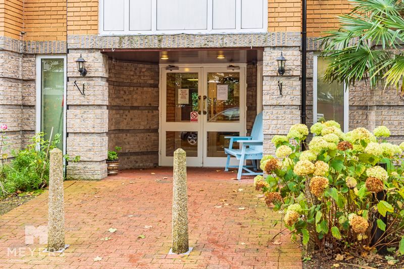 1 bed flat for sale in St. Peters Court, St. Peters Road, Bournemouth BH1, £80,000