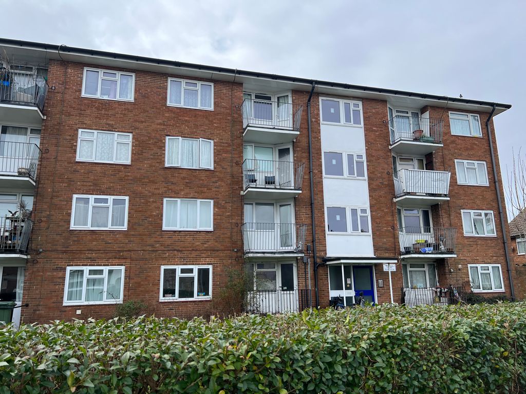 1 bed flat for sale in Bourne Street, Eastbourne BN21, £125,000