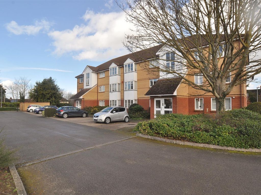 1 bed flat for sale in Chestnut Court, Bedford Road, Hitchin SG5, £200,000