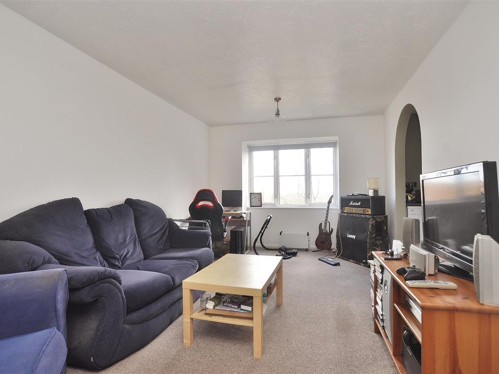 1 bed flat for sale in Chestnut Court, Bedford Road, Hitchin SG5, £200,000