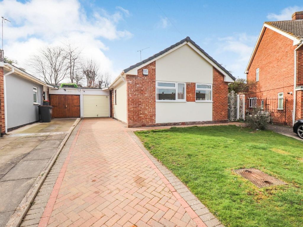 2 bed detached bungalow for sale in Northumberland Avenue, Nuneaton CV10, £249,950