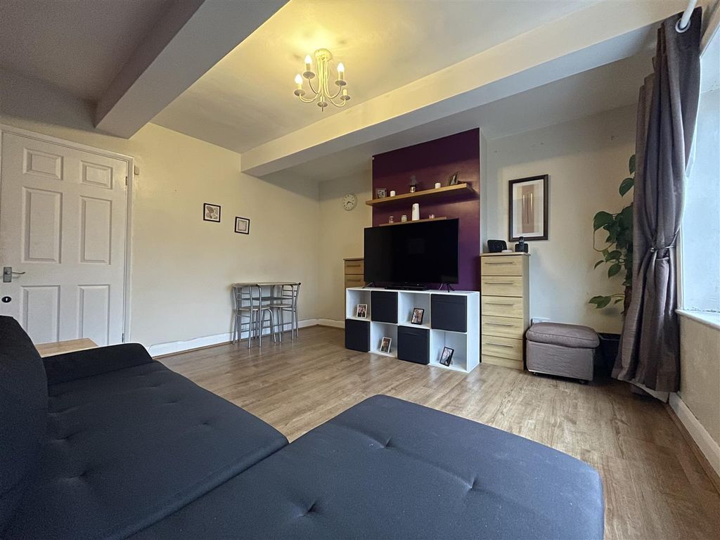 2 bed flat for sale in Crammavill Street, Grays RM16, £190,000