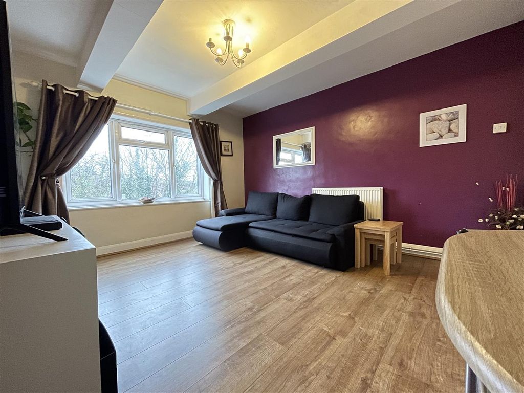 2 bed flat for sale in Crammavill Street, Grays RM16, £190,000