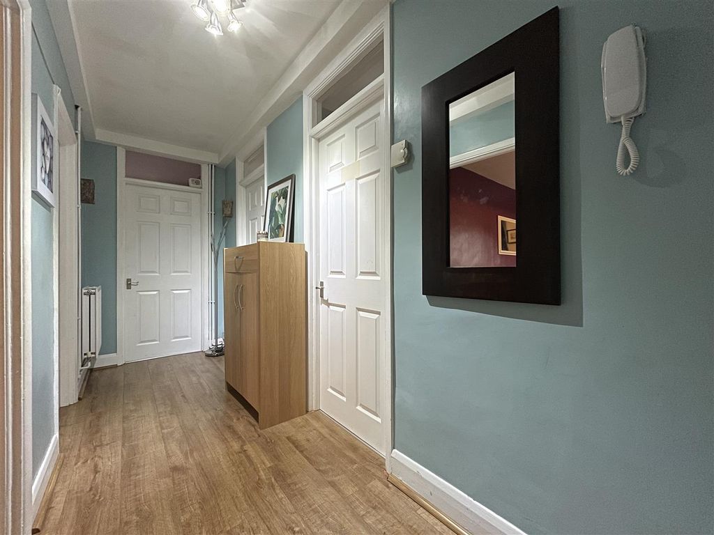 2 bed flat for sale in Crammavill Street, Grays RM16, £190,000