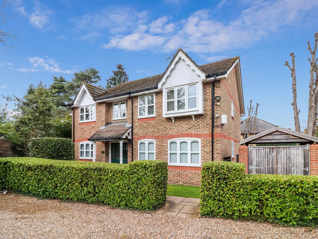 1 bed flat for sale in Foxlands Close, Leavesden, Watford WD25, £240,000