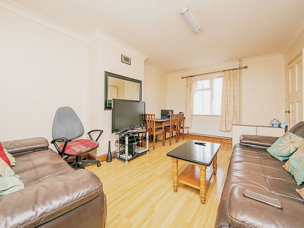 3 bed terraced house for sale in Kings Way, Ipswich IP3, £235,000