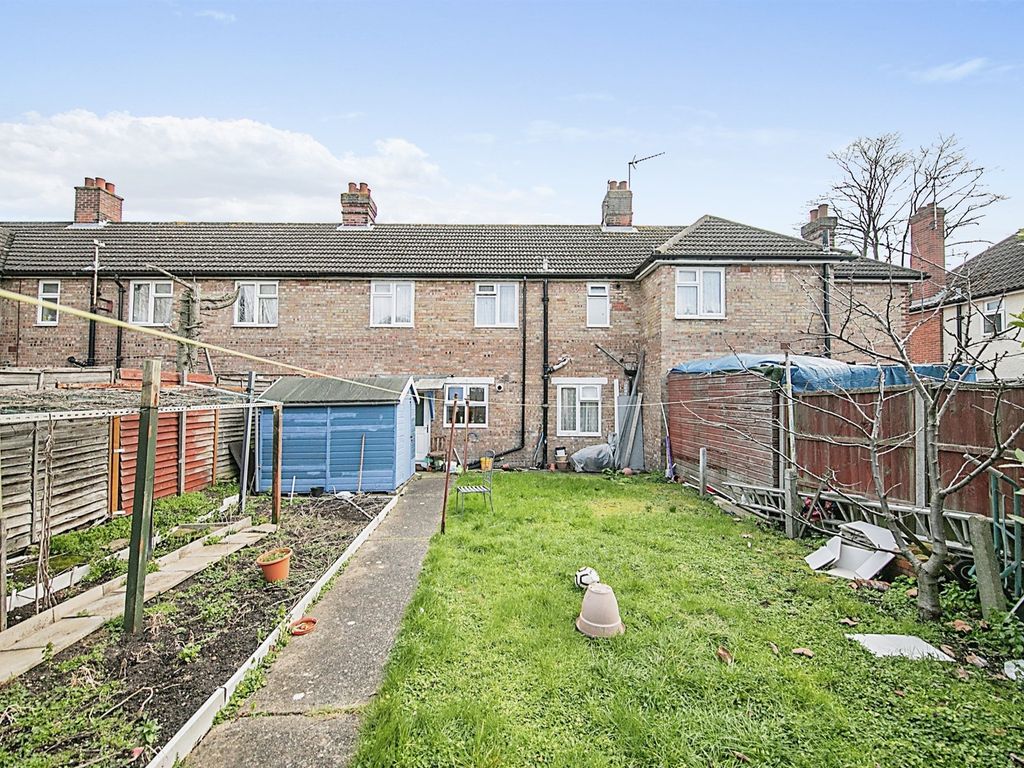 3 bed terraced house for sale in Kings Way, Ipswich IP3, £235,000