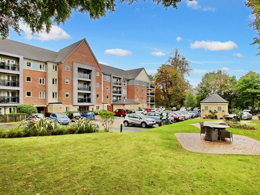 1 bed flat for sale in Park View Road, Prestwich M25, £160,000