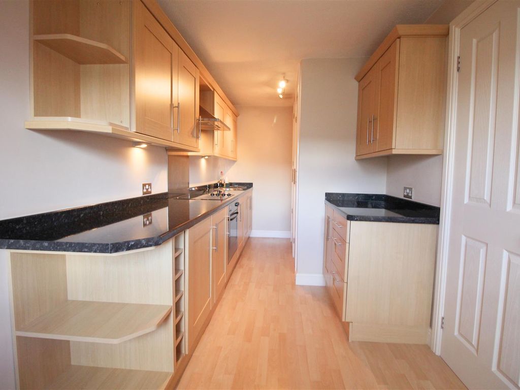 2 bed flat for sale in Shenley Road, Borehamwood WD6, £269,950