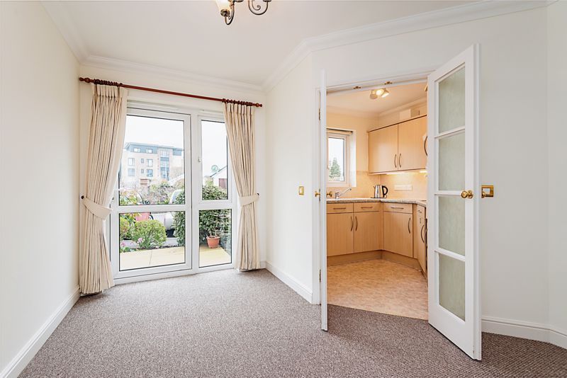1 bed flat for sale in Lefroy Court, Cheltenham GL51, £105,000