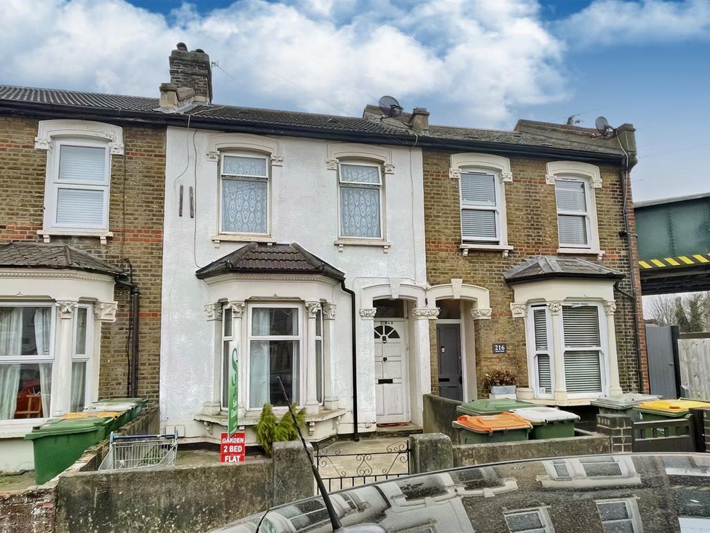 2 bed flat for sale in Sebert Road, Forest Gate, London E7, £300,000